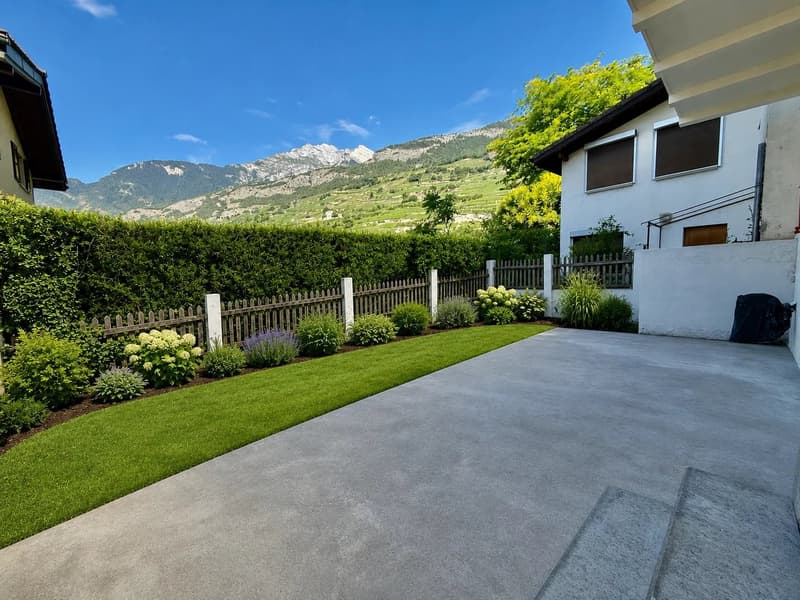 Splendid renovated building with character in the heart of the old village of Vétroz (7)
