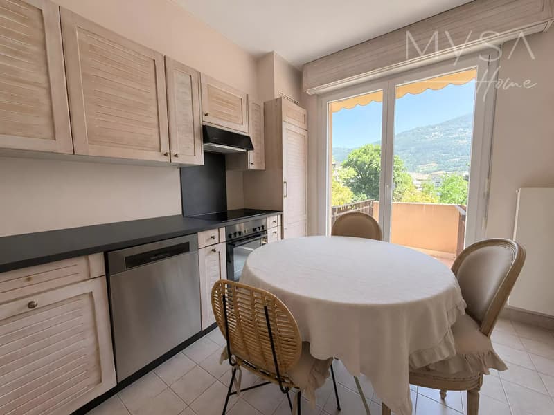 Spacious 5.5-Room Apartment with Mountain View in Sion (5)