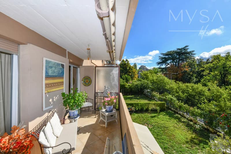 Spacious 5.5-Room Apartment with Mountain View in Sion (2)