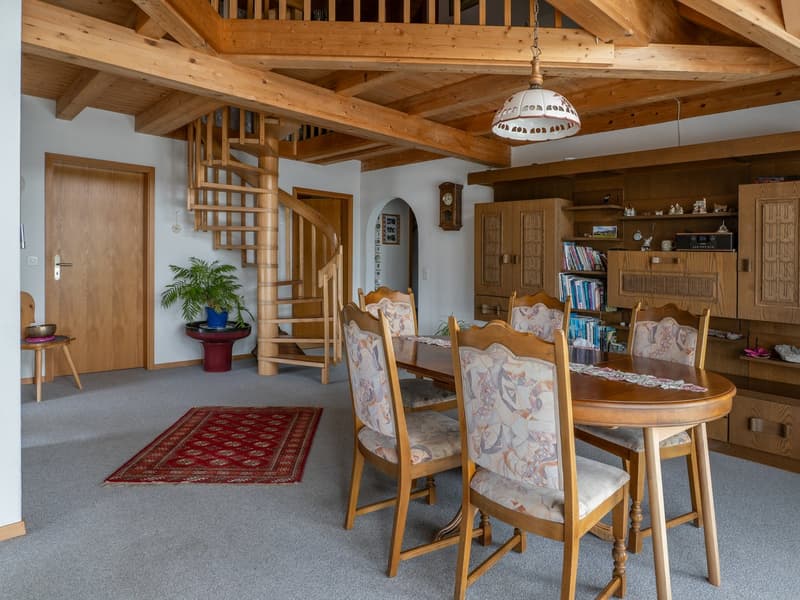 Charmante 6.5-Zimmer-Dachwohnung mit Weitblick (11)