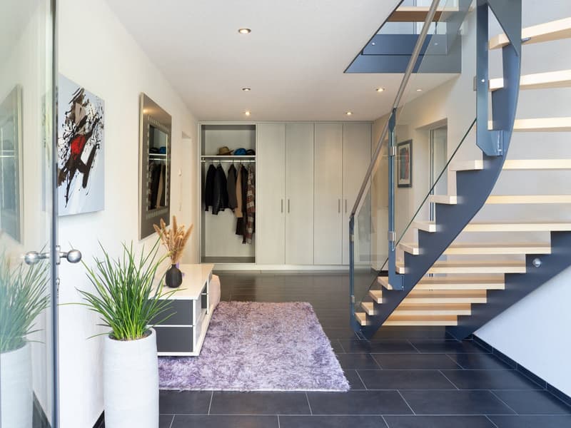 Stilvolles 6.5 Zimmer-Einfamilienhaus mit unverbaubarer Alpensicht (3)