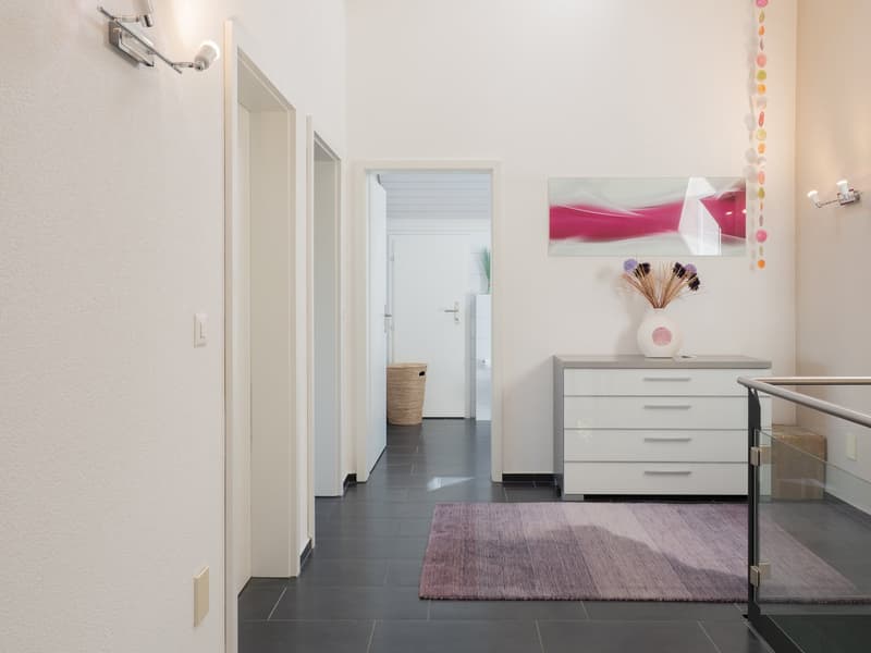 Stilvolles 6.5 Zimmer-Einfamilienhaus mit unverbaubarer Alpensicht (16)