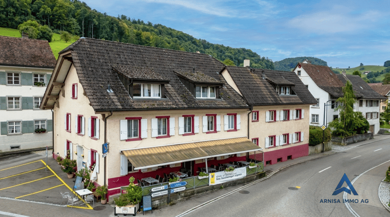 Charmant appartement maisonnette 4.5 pièces sur la place du village de Reigoldswil (1)