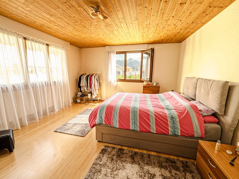 Haus mit Meisterwerk in Yvorne – Renteneinheit mit 8,5 Zimmern und Bergblick (7)