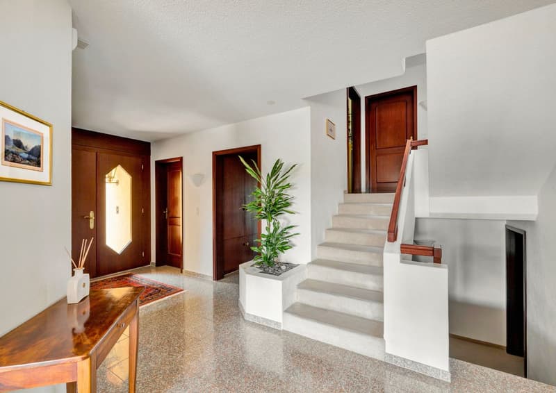 Exclusive villa with pool and scenic views (4)