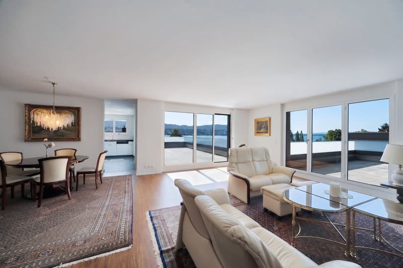 Luxuriöse Attikawohnung mit traumhaftem Zürichseeblick (3)