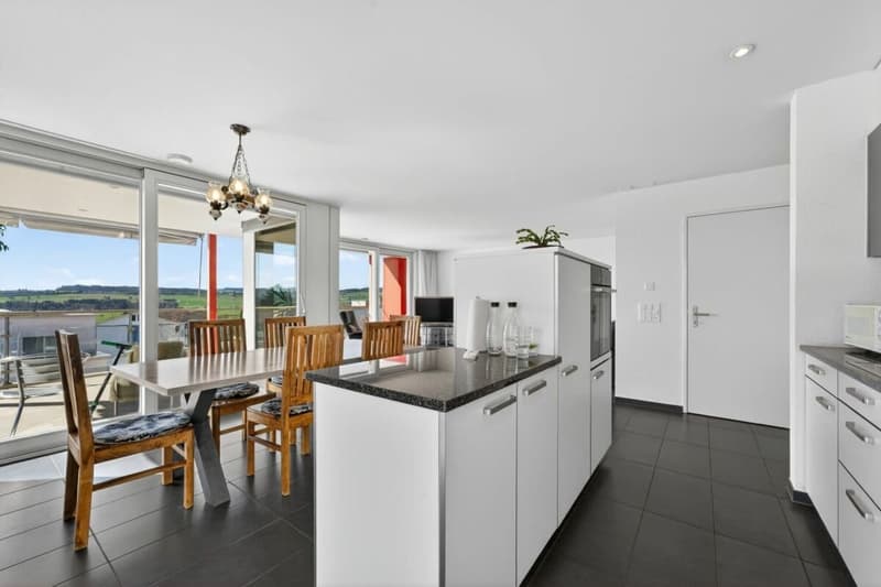 Appartement 4,5 pièces avec vue lointaine et balcon à Geuensee (8)