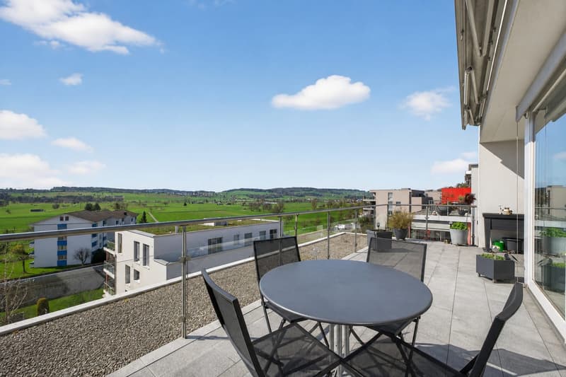 Exclusive 3.5-room attic apartment with a far-reaching view in a quiet location in Geuensee (3)