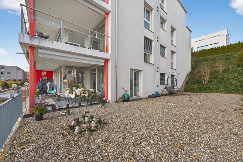 Appartement de jardin ensoleillé de 3,5 pièces avec balcon et grand espace de séjour au jardin (10)