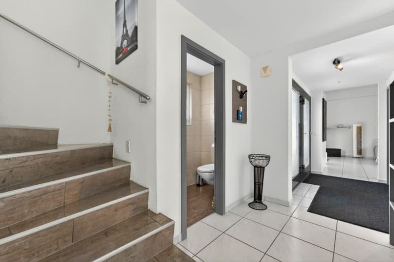 Casa unifamiliare accogliente con molteplici possibilità di utilizzo e oasi di giardino privata (12)