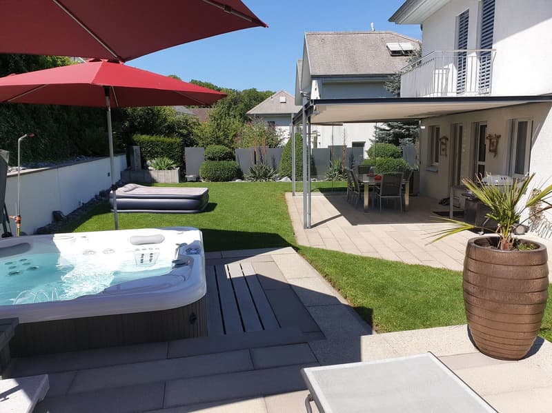 Casa unifamiliare accogliente con molteplici possibilità di utilizzo e oasi di giardino privata (8)