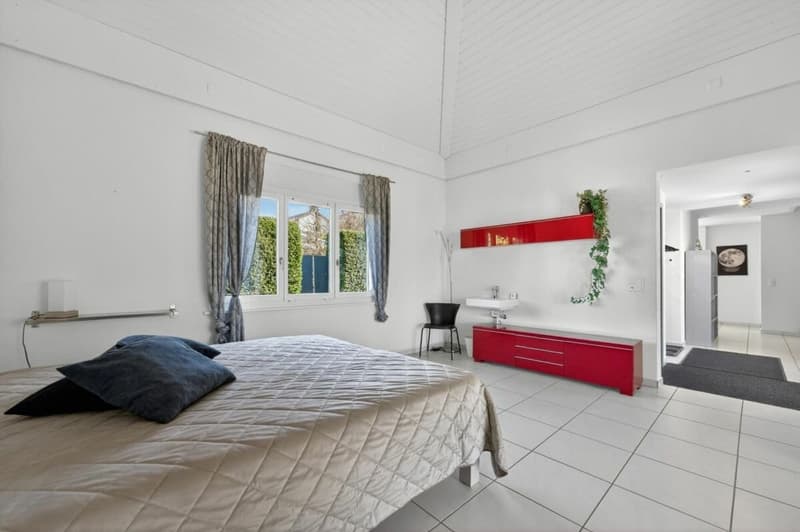 Casa unifamiliare accogliente con molteplici possibilità di utilizzo e oasi di giardino privata (10)
