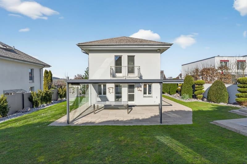 Casa unifamiliare accogliente con molteplici possibilità di utilizzo e oasi di giardino privata (3)