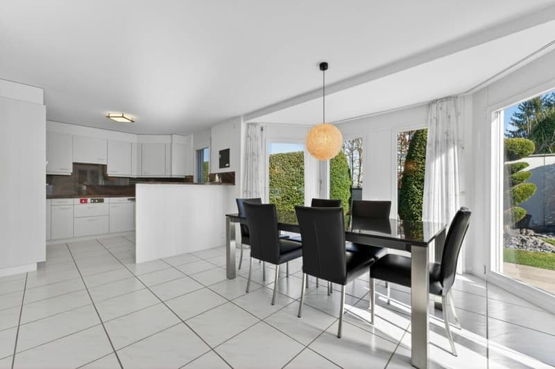 Casa unifamiliare accogliente con molteplici possibilità di utilizzo e oasi di giardino privata (7)