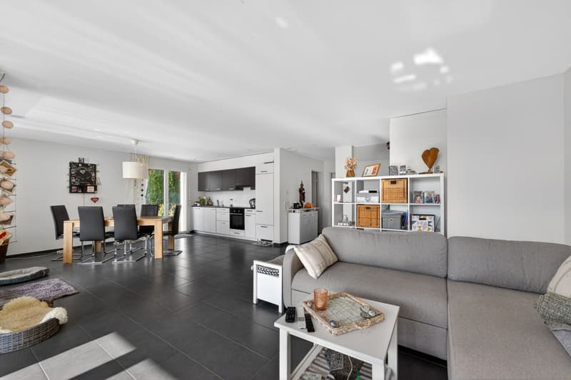 Appartement-jardin 2.5 pièces avec balcon et vaste espace de séjour extérieur (3)