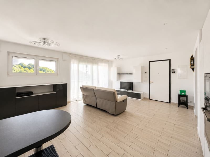 Helles 3.5-Zimmer-Apartment im letzten Stock mit freier Sicht (7)
