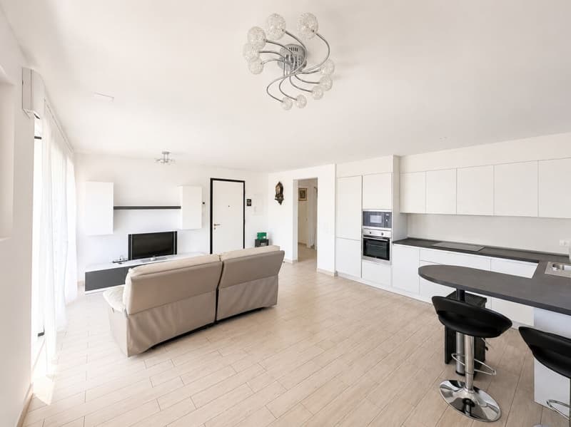 Helles 3.5-Zimmer-Apartment im letzten Stock mit freier Sicht (6)