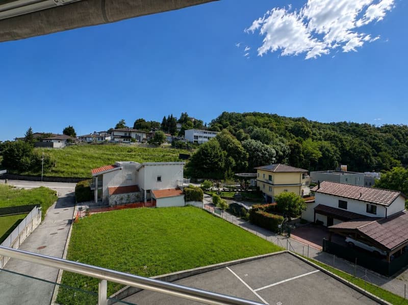 Helles 3.5-Zimmer-Apartment im letzten Stock mit freier Sicht (3)