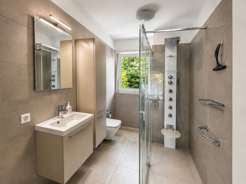 Helles 3.5-Zimmer-Apartment im letzten Stock mit freier Sicht (14)