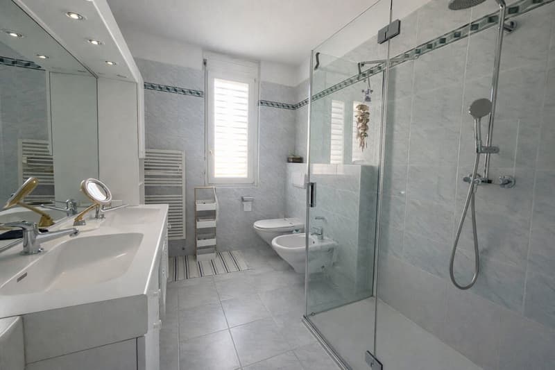 Beautiful villa in Carona with a view, garden and terrace (18)
