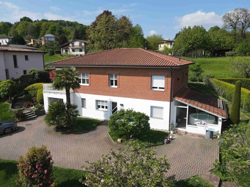 Prächtige Villa in Carona mit Aussicht, Garten und Terrasse (2)