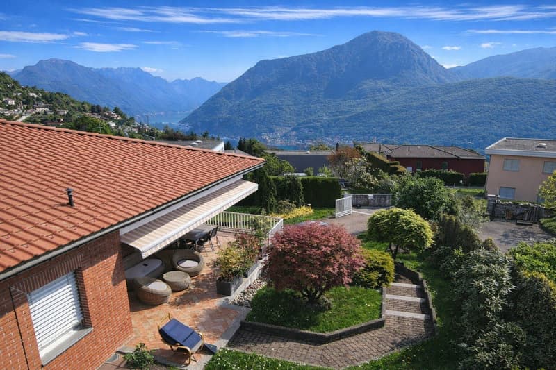 Beautiful villa in Carona with a view, garden and terrace (4)