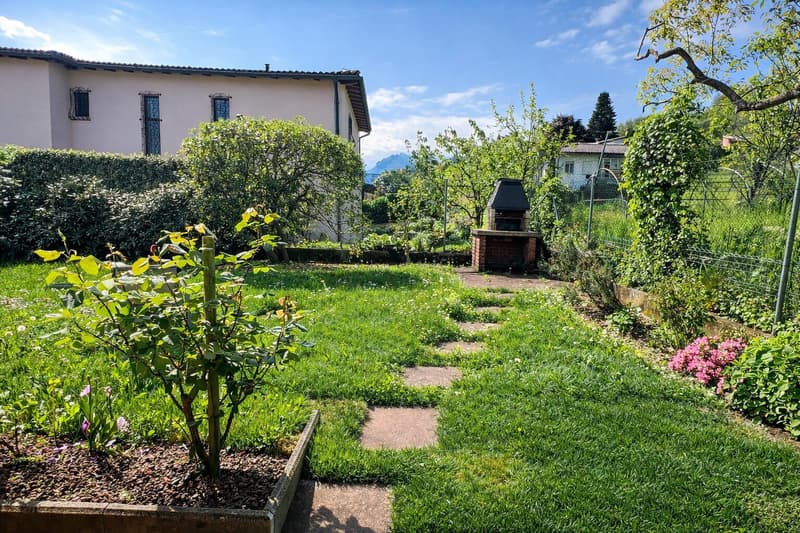 Beautiful villa in Carona with a view, garden and terrace (26)