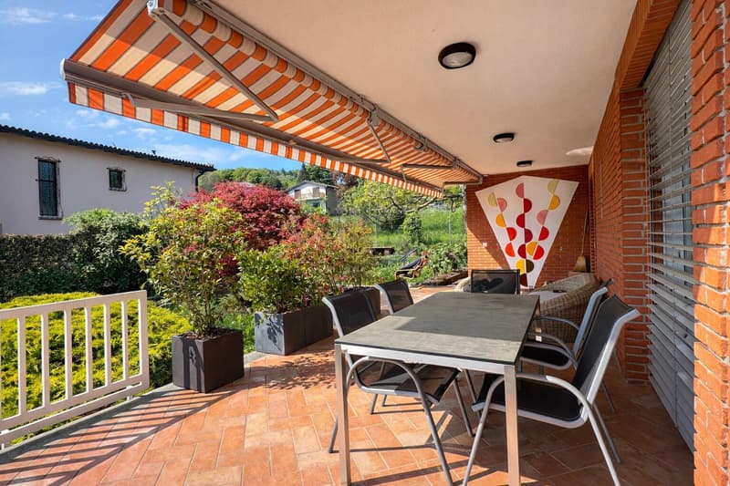Beautiful villa in Carona with a view, garden and terrace (25)