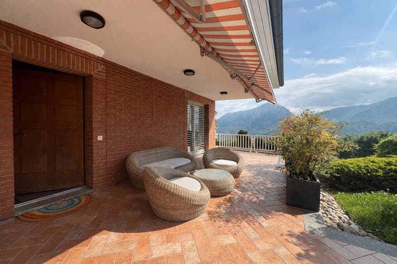Beautiful villa in Carona with a view, garden and terrace (24)