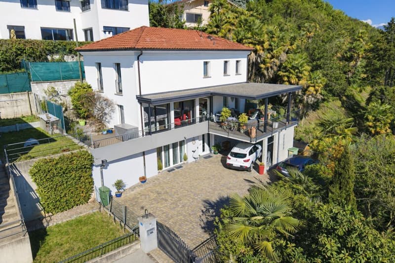 Maison unifamiliale dans le vert, ensoleillée et avec vue (1)