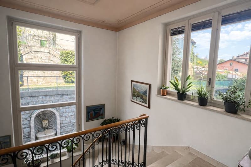 Villa élégante d'époque avec jardin et terrasses au cœur de Balerna (20)