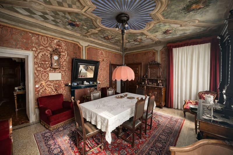 Villa élégante d'époque avec jardin et terrasses au cœur de Balerna (25)
