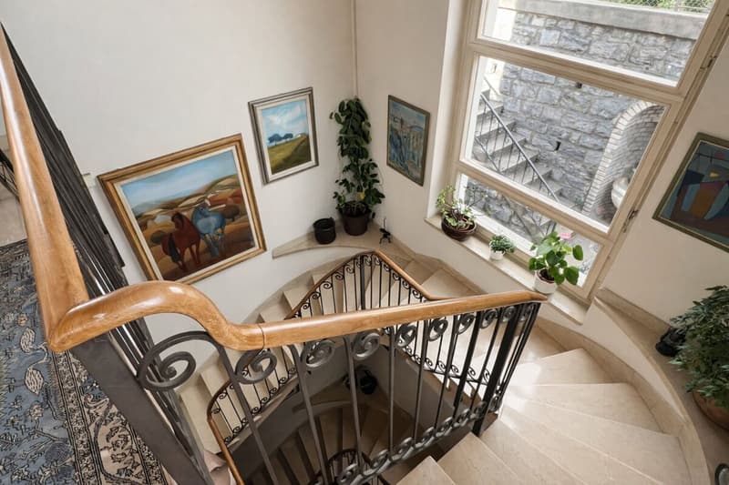 Villa élégante d'époque avec jardin et terrasses au cœur de Balerna (18)