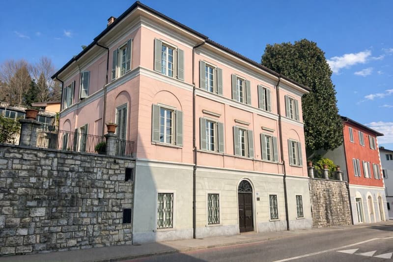Villa élégante d'époque avec jardin et terrasses au cœur de Balerna (1)