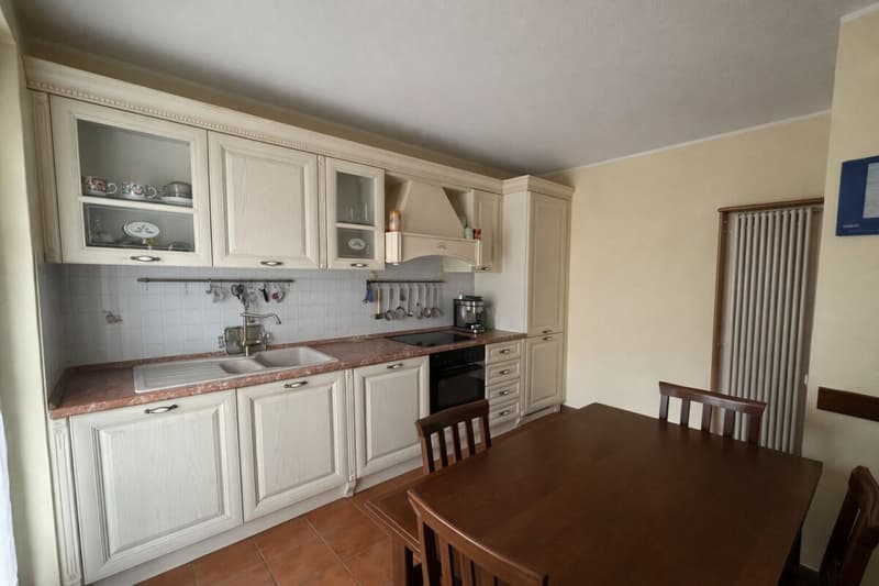 Belle maison unifamiliale avec jardin bien entretenu dans un quartier ensoleillé et bien desservi (10)