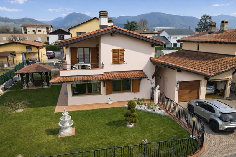 Belle maison unifamiliale avec jardin bien entretenu dans un quartier ensoleillé et bien desservi (22)