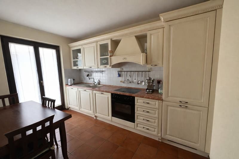 Belle maison unifamiliale avec jardin bien entretenu dans un quartier ensoleillé et bien desservi (9)