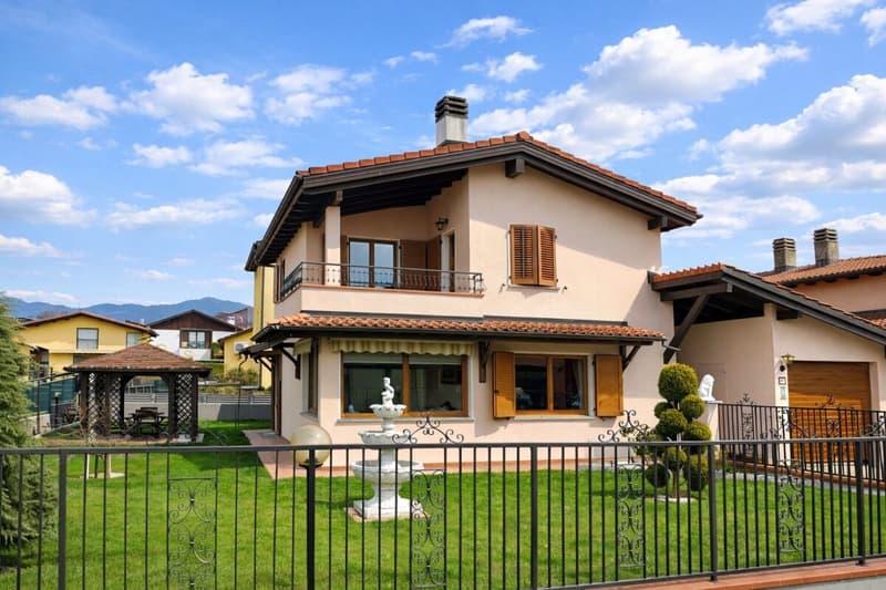 Belle maison unifamiliale avec jardin bien entretenu dans un quartier ensoleillé et bien desservi (21)