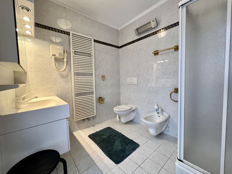 Grande et élégante villa avec terrain constructible (13)