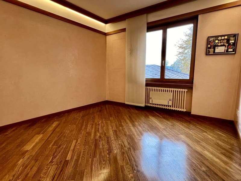 Grande et élégante villa avec terrain constructible (12)
