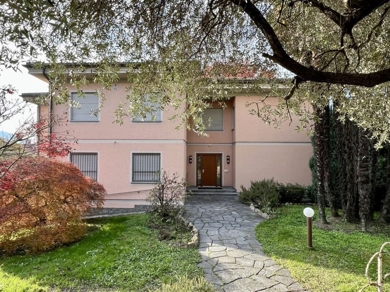 Grande et élégante villa avec terrain constructible (2)