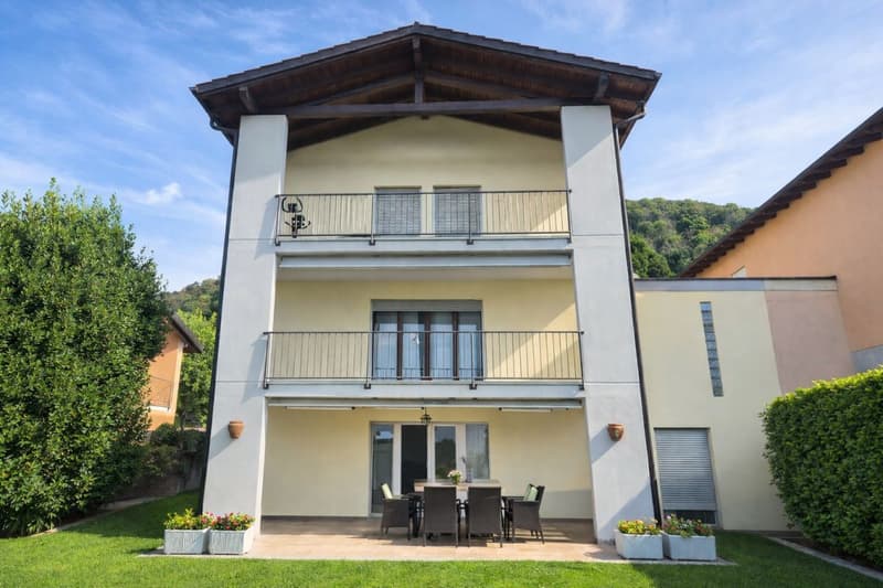 Zweifamilienhaus mit Garten und Aussicht (3)