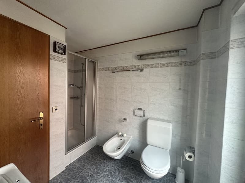 Appartement caractéristique de 2.5 pièces, dans une zone servie (12)