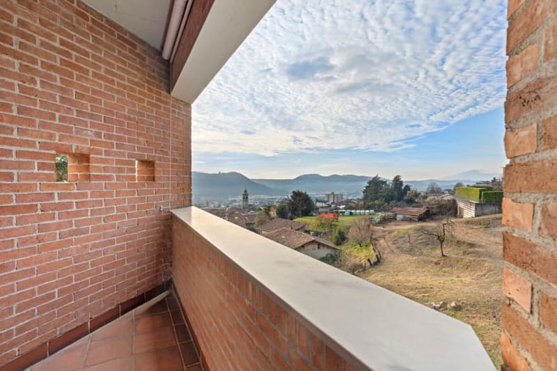 Belle villa avec grand jardin et vue (16)