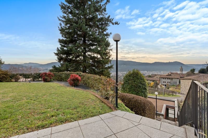 Belle villa avec grand jardin et vue (27)