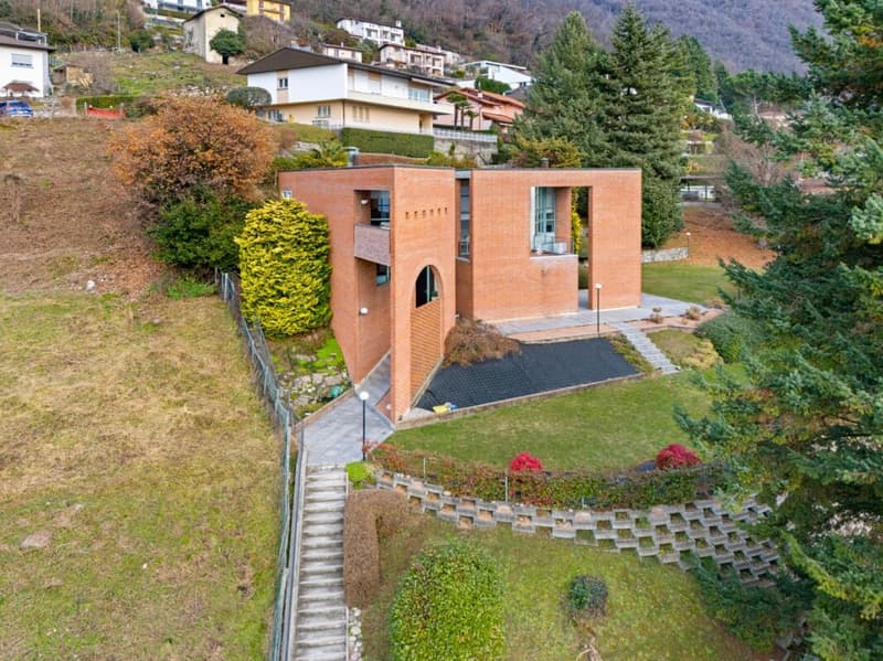 Belle villa avec grand jardin et vue (2)