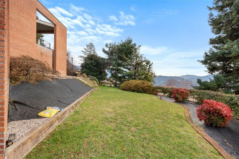 Belle villa avec grand jardin et vue (28)