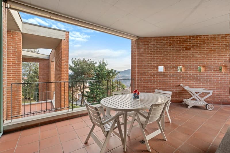 Belle villa avec grand jardin et vue (14)