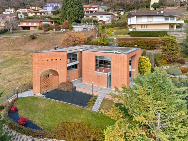 Belle villa avec grand jardin et vue (3)