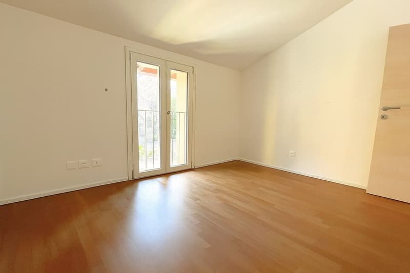 Moderne 3.5-Zimmer-Dachwohnung mit Balkon, Aussicht und zwei Parkplätzen (6)